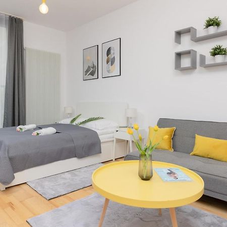 Warsaw Wola Apartment Near Nocny Market By Noclegi Renters Екстериор снимка
