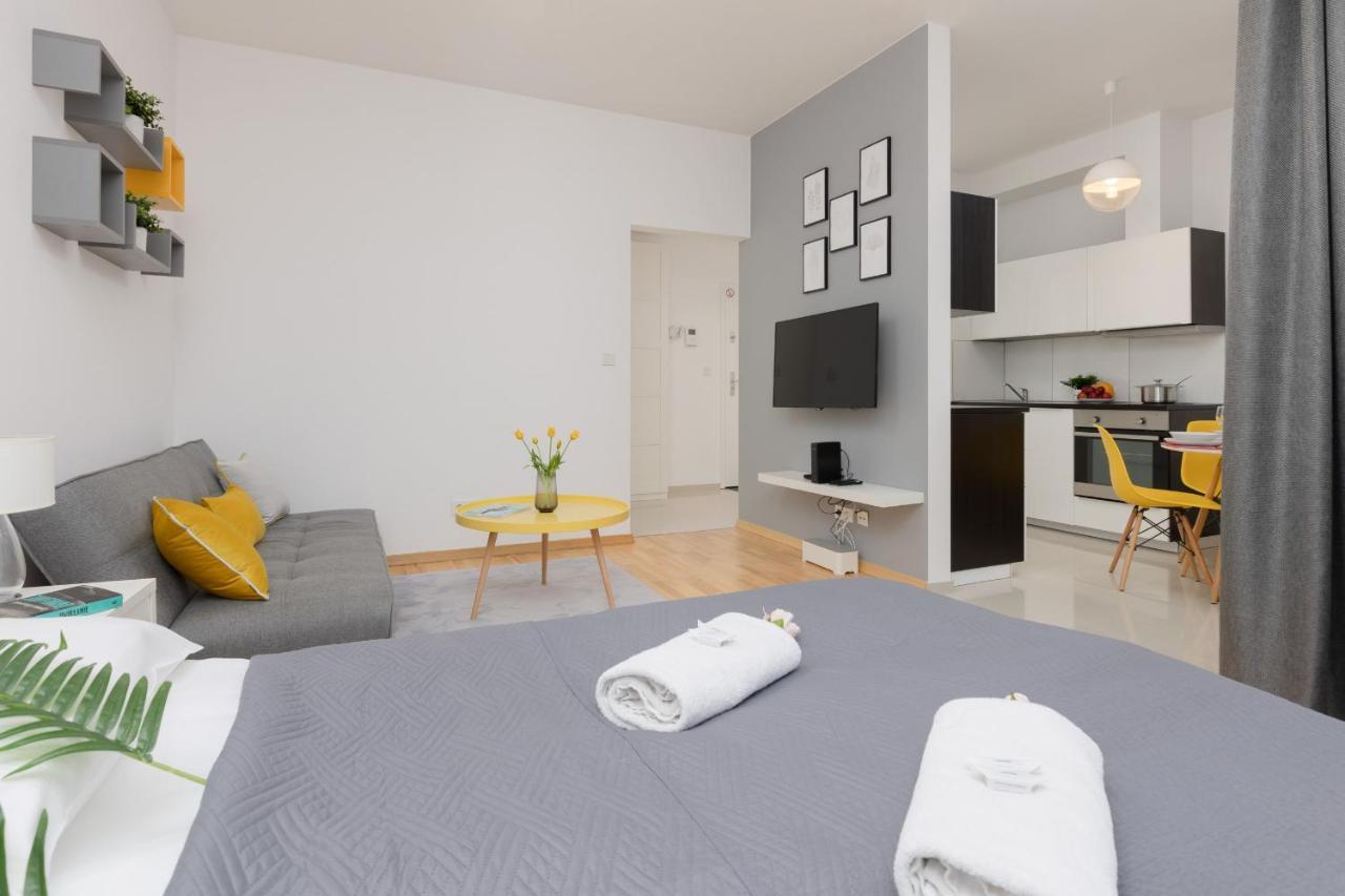 Warsaw Wola Apartment Near Nocny Market By Noclegi Renters Екстериор снимка