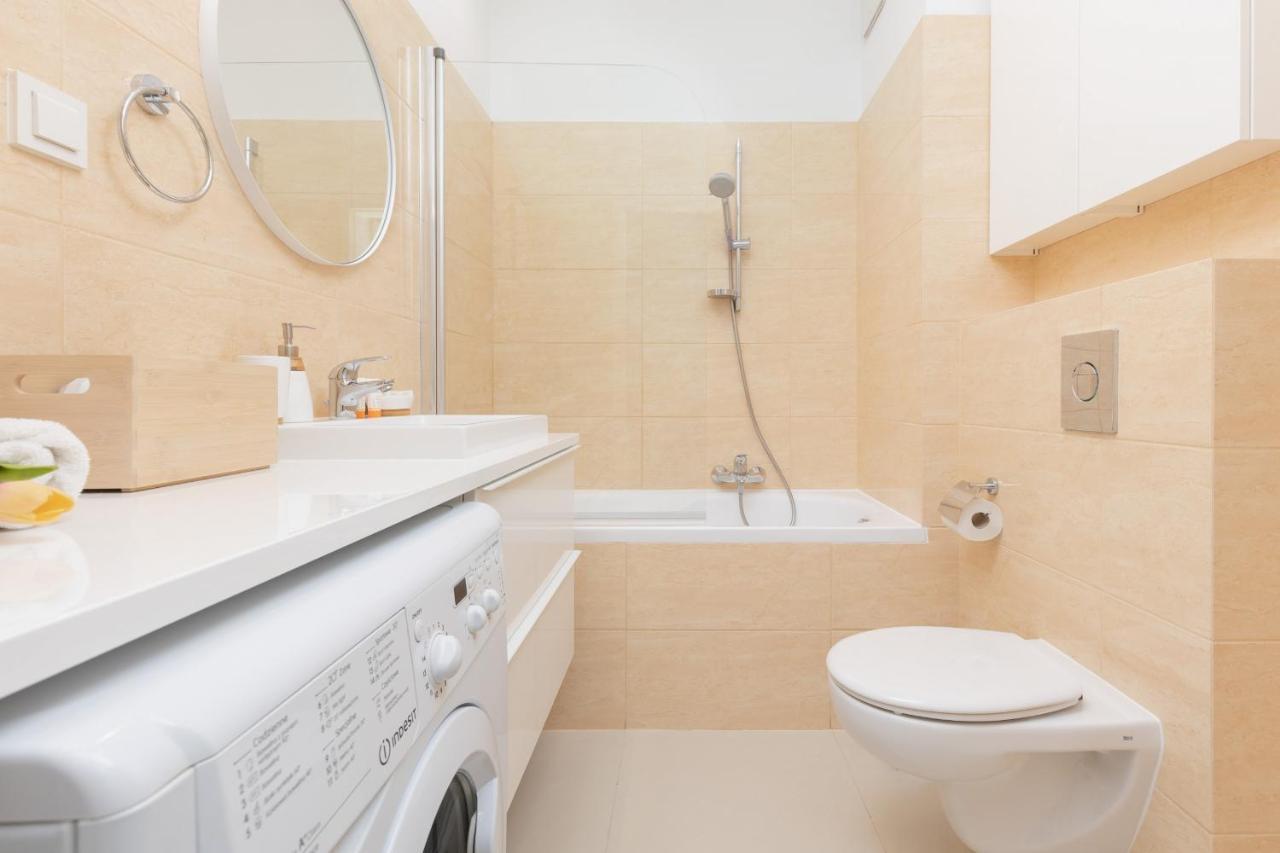 Warsaw Wola Apartment Near Nocny Market By Noclegi Renters Екстериор снимка